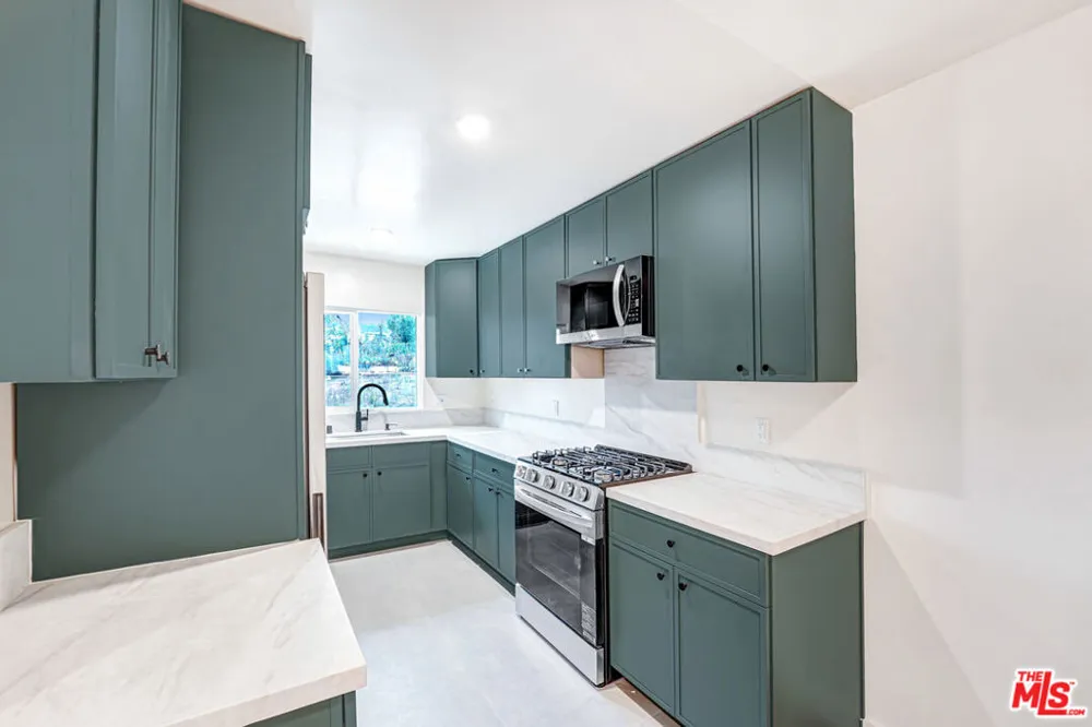16185 W Sunset Blvd #9 Pacific Palisades, CA 90272