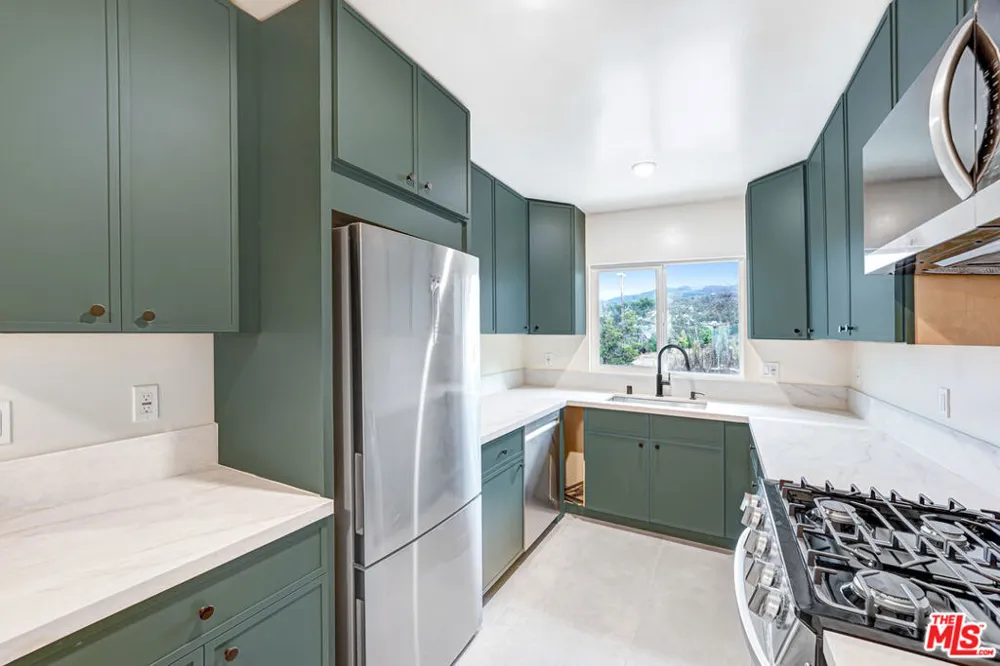 16185 W Sunset Blvd #9 Pacific Palisades, CA 90272