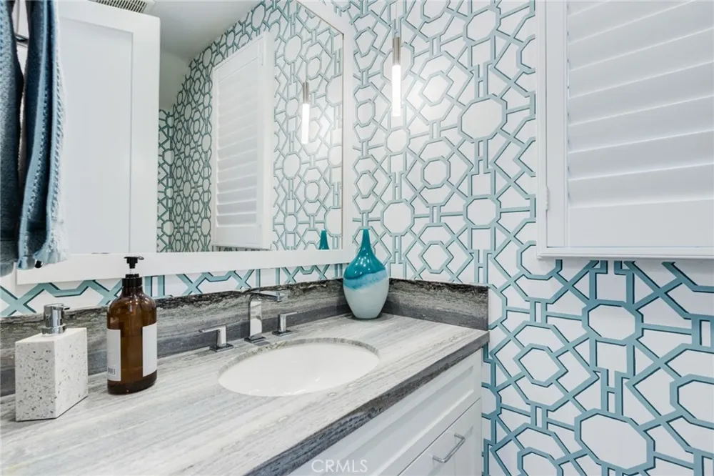 141 Parkland Lake Forest, CA 92630