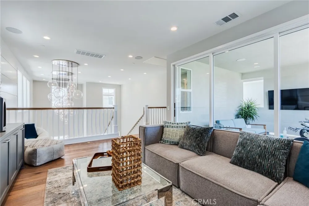 141 Parkland Lake Forest, CA 92630