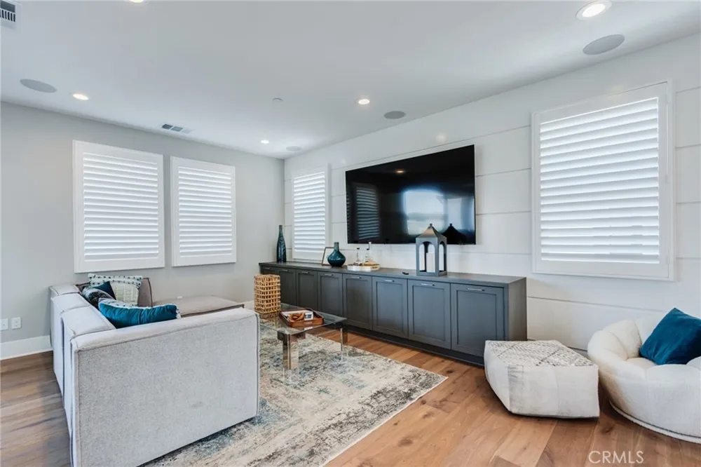 141 Parkland Lake Forest, CA 92630