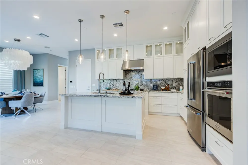 141 Parkland Lake Forest, CA 92630