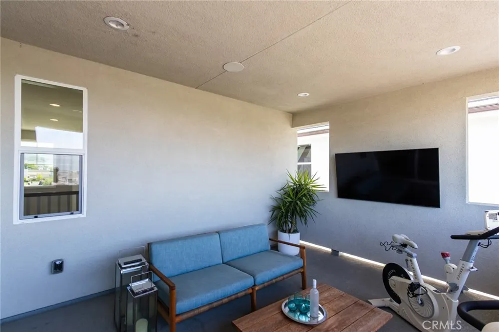 141 Parkland Lake Forest, CA 92630