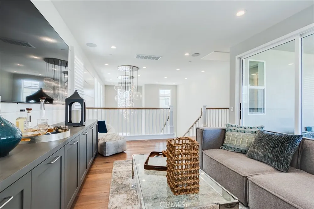 141 Parkland Lake Forest, CA 92630
