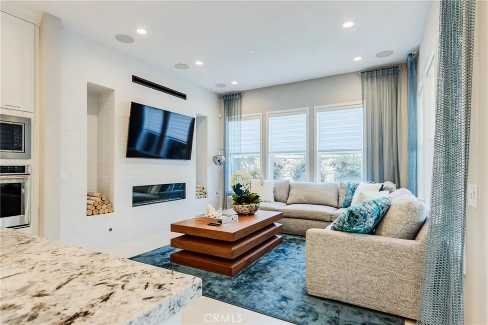 141 Parkland Lake Forest, CA 92630