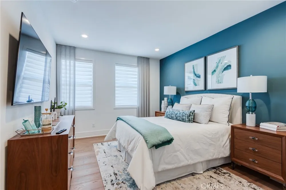 141 Parkland Lake Forest, CA 92630