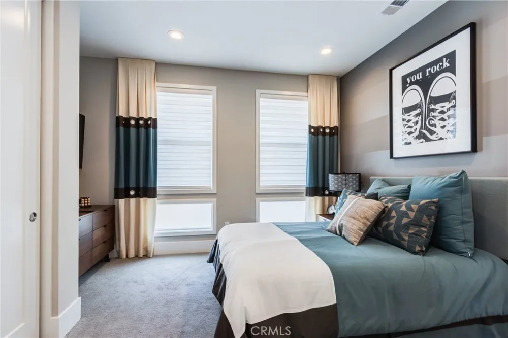 141 Parkland Lake Forest, CA 92630