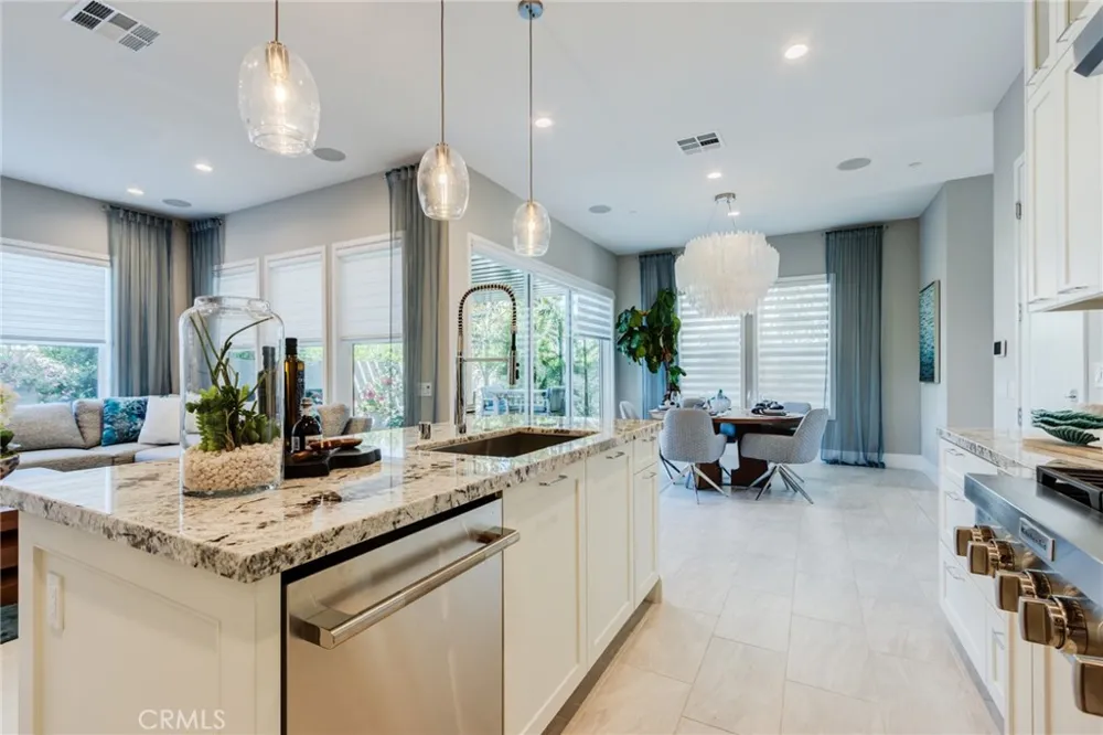 141 Parkland Lake Forest, CA 92630