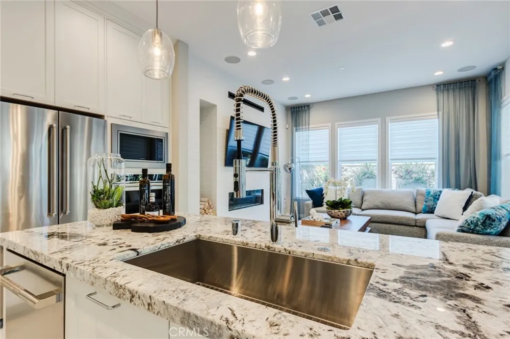 141 Parkland Lake Forest, CA 92630