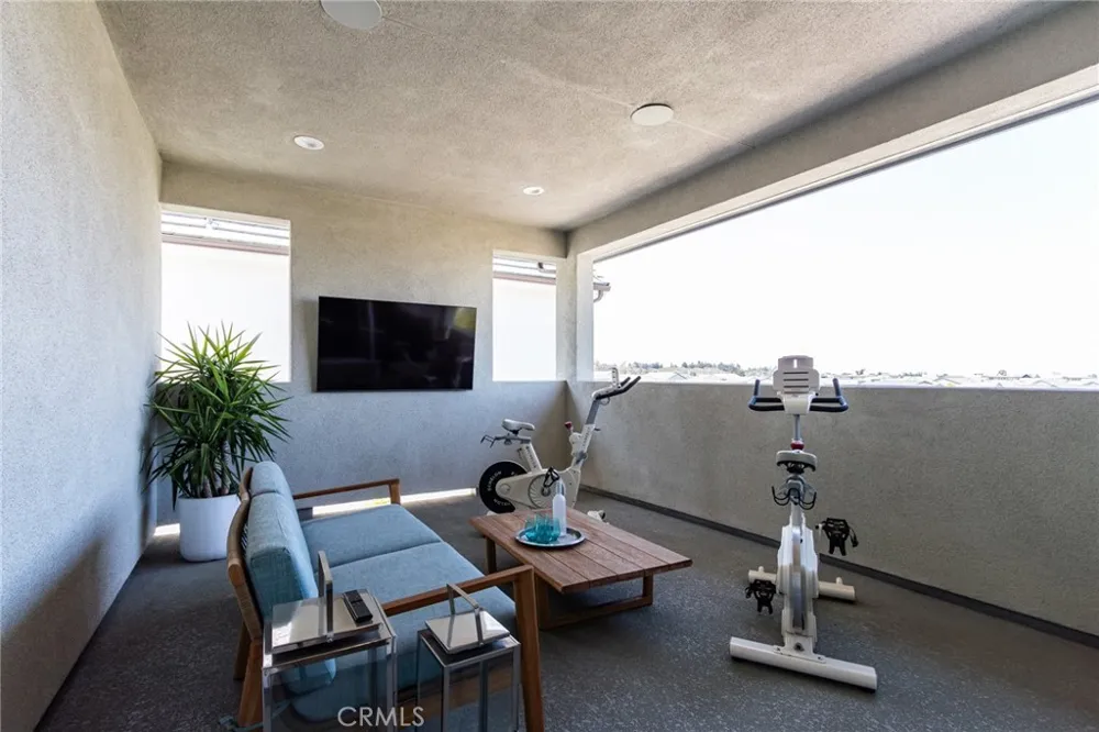 141 Parkland Lake Forest, CA 92630