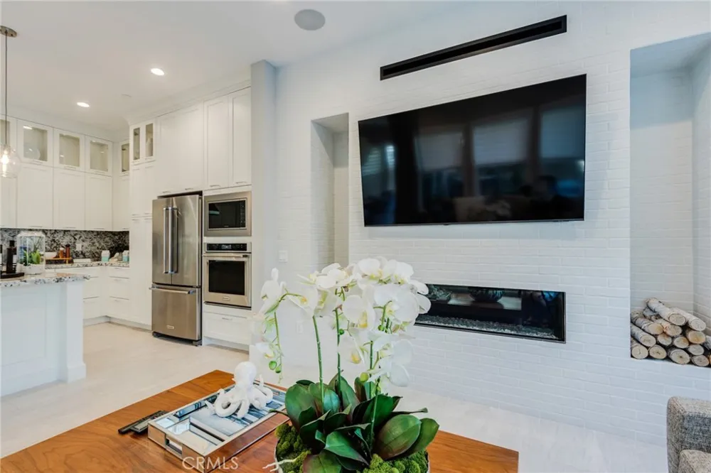 141 Parkland Lake Forest, CA 92630