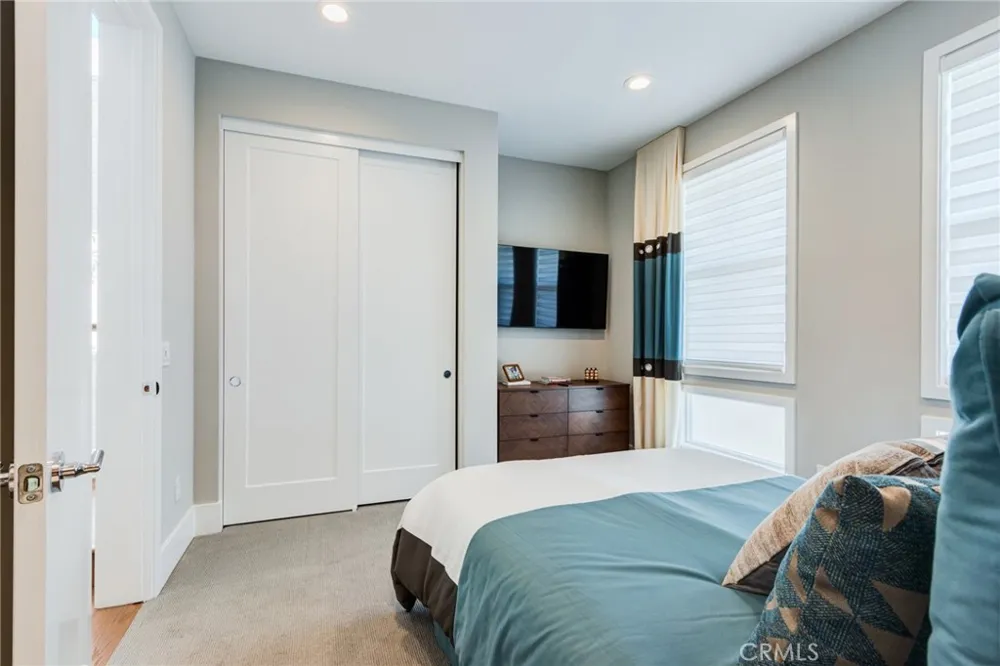 141 Parkland Lake Forest, CA 92630