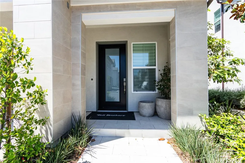 141 Parkland Lake Forest, CA 92630