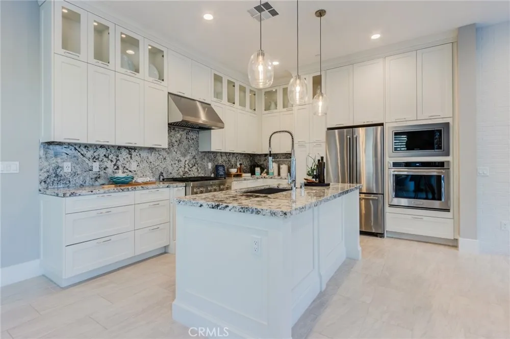 141 Parkland Lake Forest, CA 92630