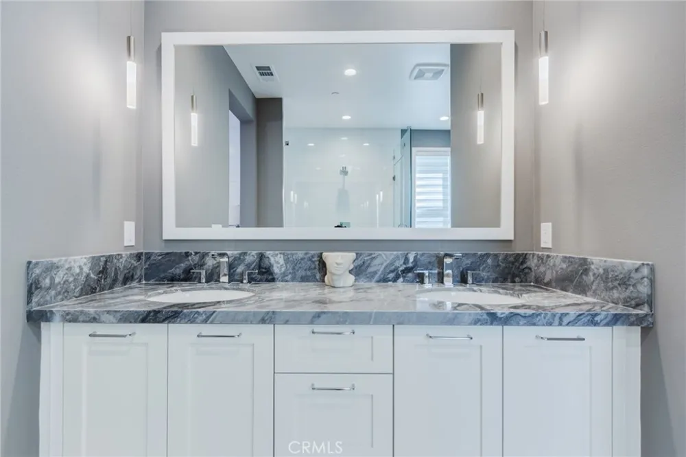 141 Parkland Lake Forest, CA 92630