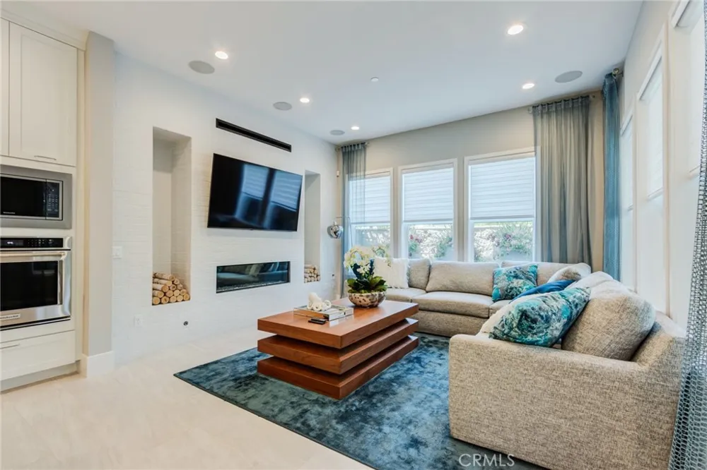 141 Parkland Lake Forest, CA 92630