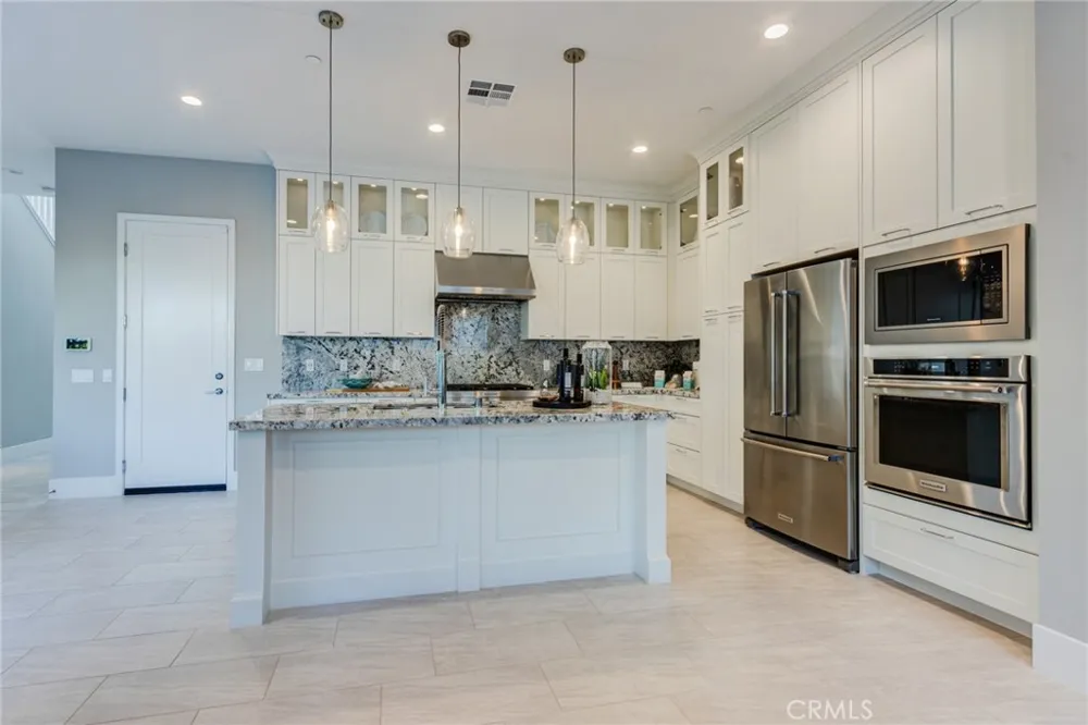 141 Parkland Lake Forest, CA 92630