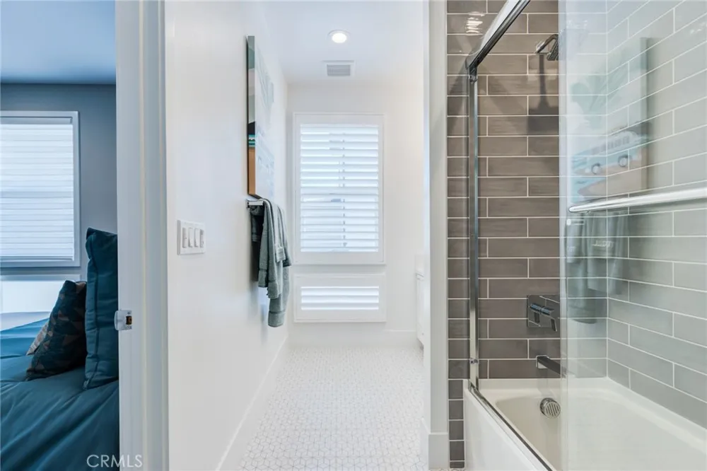 141 Parkland Lake Forest, CA 92630