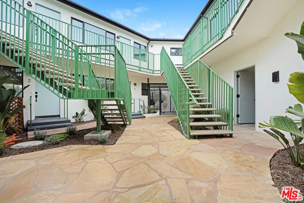16185 W Sunset Blvd #8 Pacific Palisades, CA 90272