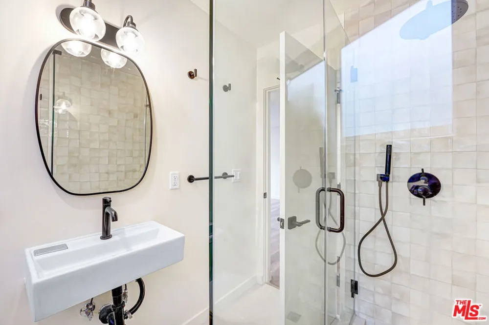 16185 W Sunset Blvd #8 Pacific Palisades, CA 90272