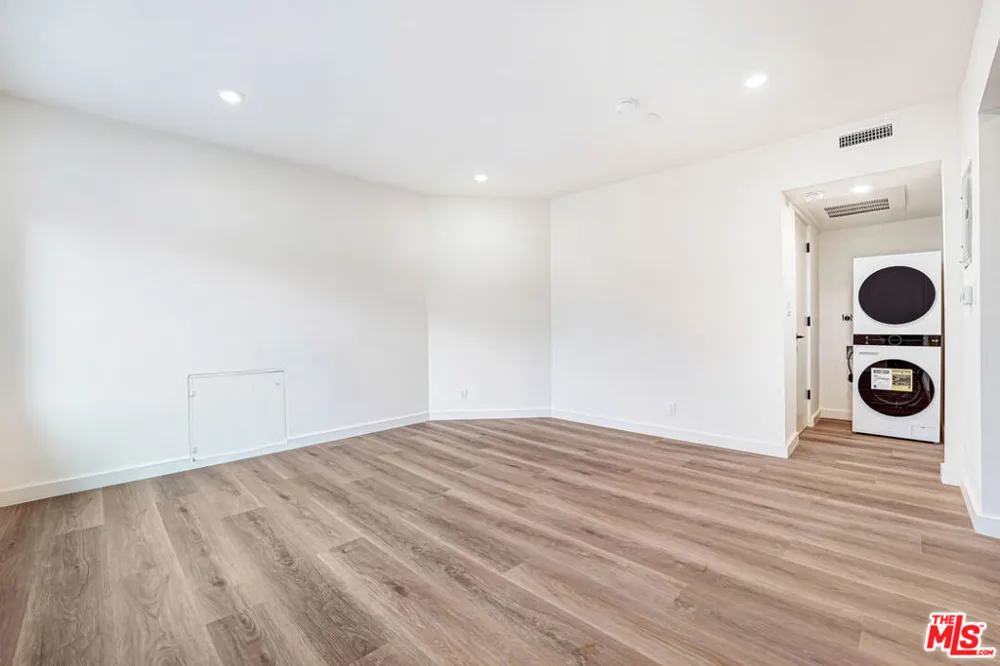 16185 W Sunset Blvd #8 Pacific Palisades, CA 90272