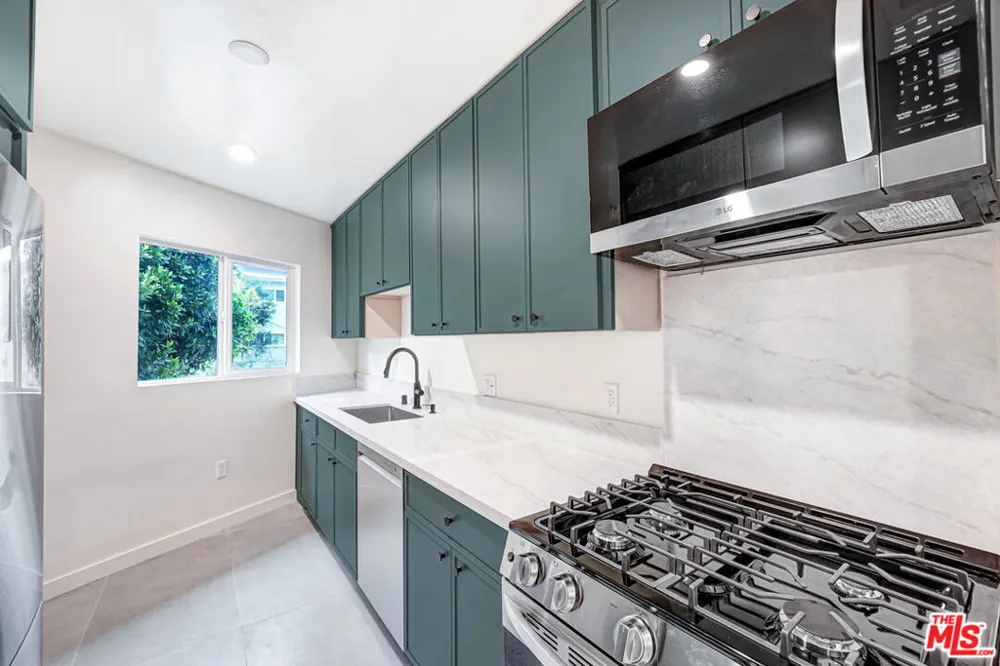 16185 W Sunset Blvd #8 Pacific Palisades, CA 90272