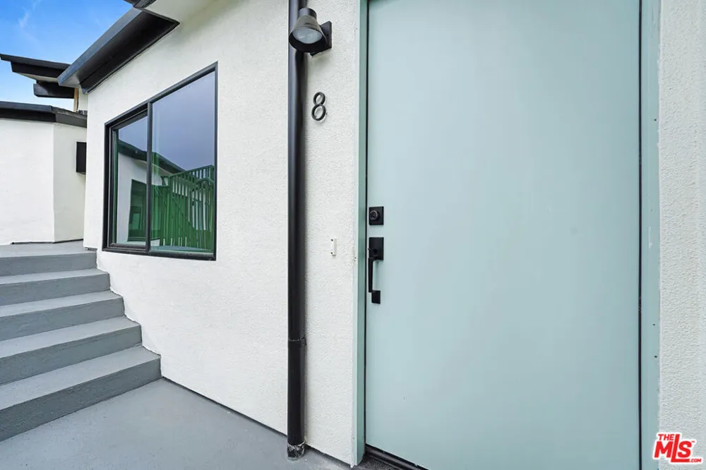 16185 W Sunset Blvd #8 Pacific Palisades, CA 90272