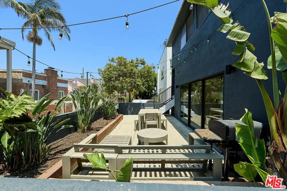 18 24th Avenue Venice, CA 90291