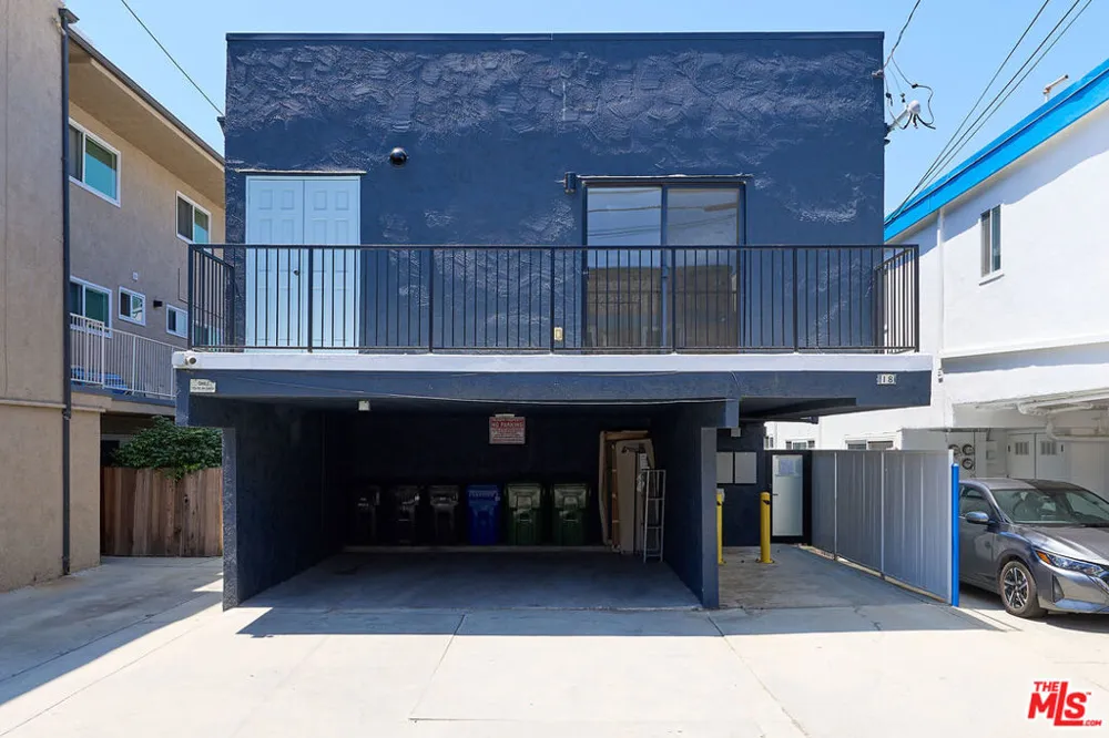 18 24th Avenue Venice, CA 90291