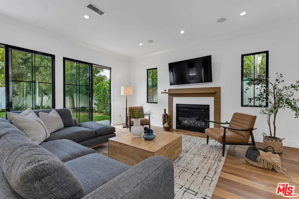 2421 Louella Avenue Los Angeles, CA 90291
