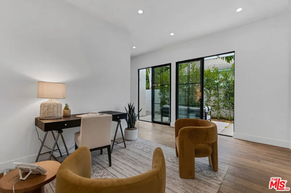2421 Louella Avenue Los Angeles, CA 90291