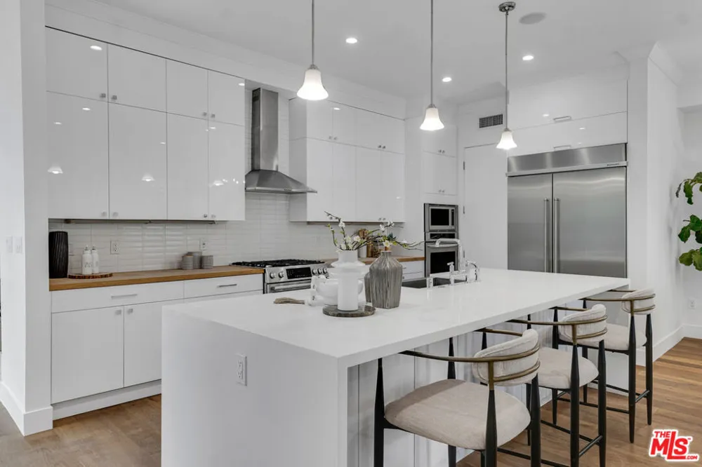 2421 Louella Avenue Los Angeles, CA 90291