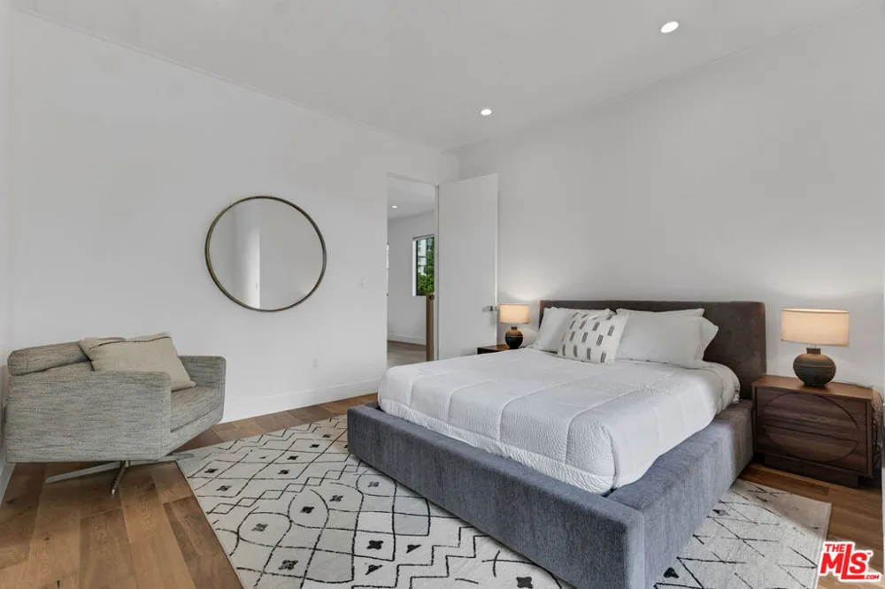 2421 Louella Avenue Los Angeles, CA 90291