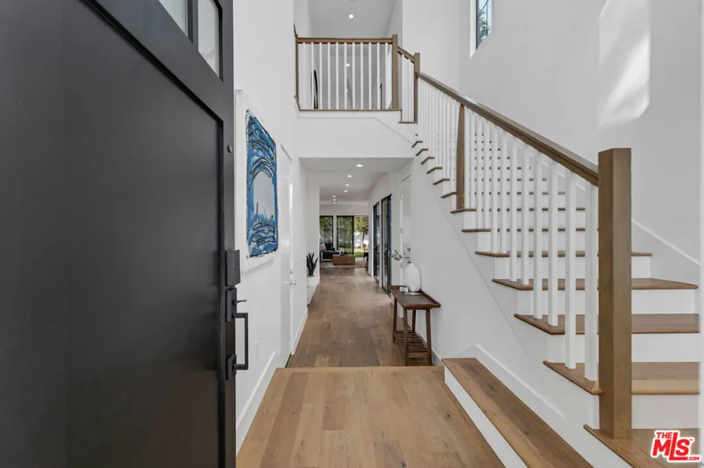 2421 Louella Avenue Los Angeles, CA 90291
