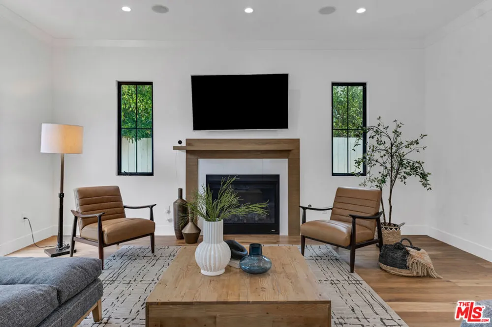 2421 Louella Avenue Los Angeles, CA 90291