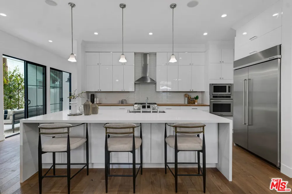 2421 Louella Avenue Los Angeles, CA 90291