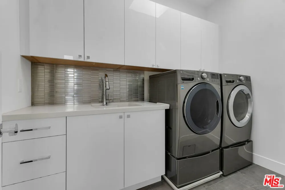 2421 Louella Avenue Los Angeles, CA 90291