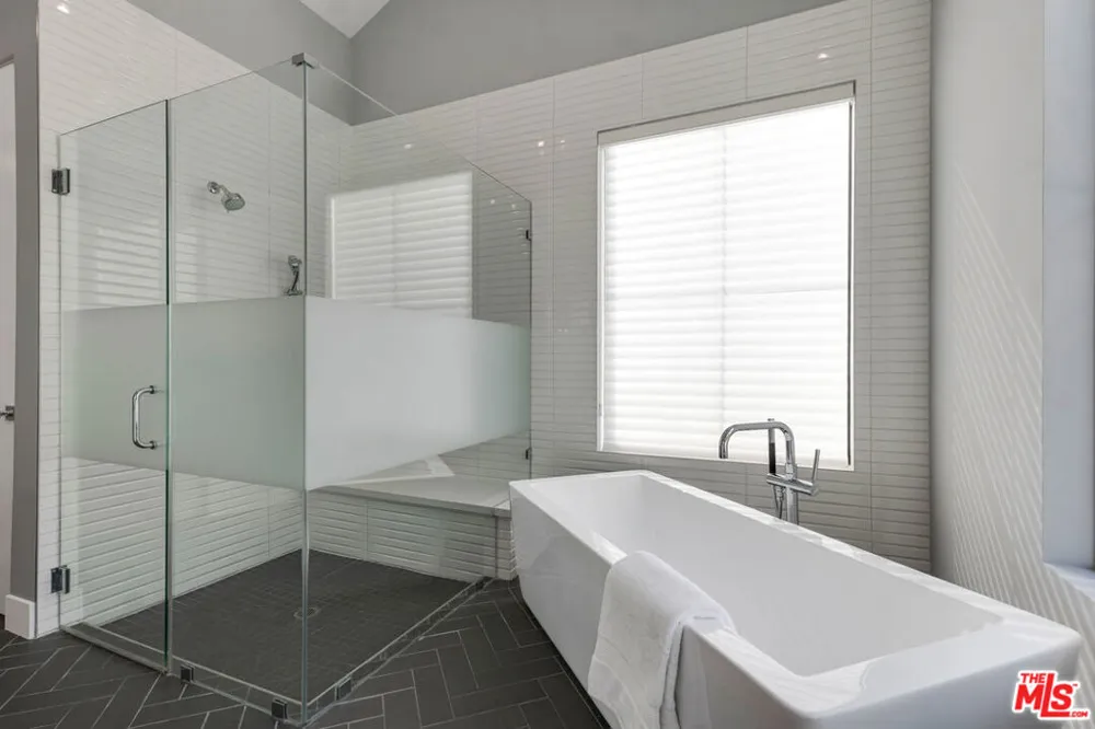 2421 Louella Avenue Los Angeles, CA 90291