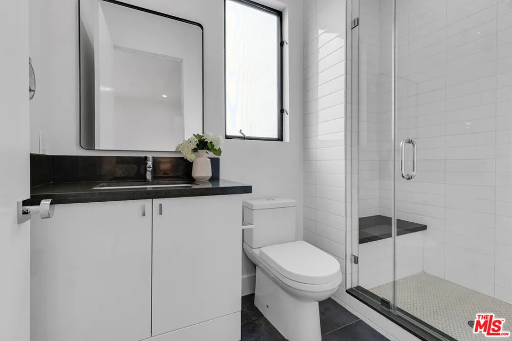 2421 Louella Avenue Los Angeles, CA 90291