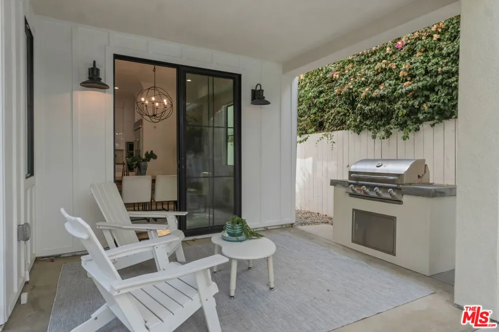 2421 Louella Avenue Los Angeles, CA 90291