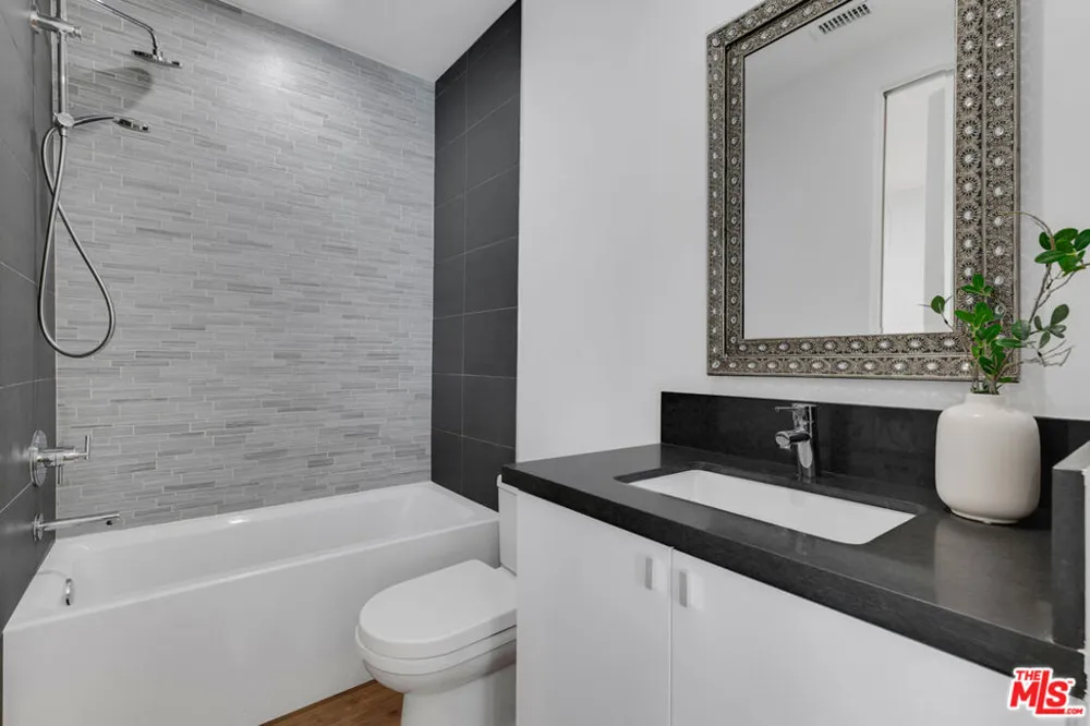 2421 Louella Avenue Los Angeles, CA 90291