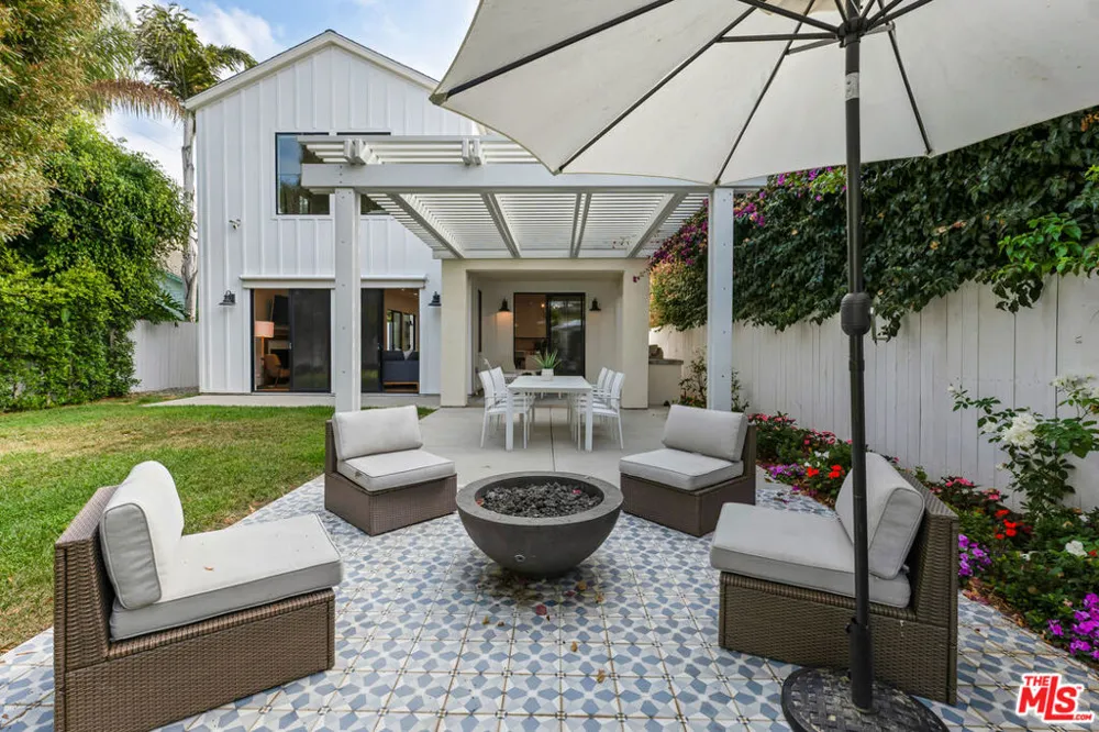 2421 Louella Avenue Los Angeles, CA 90291