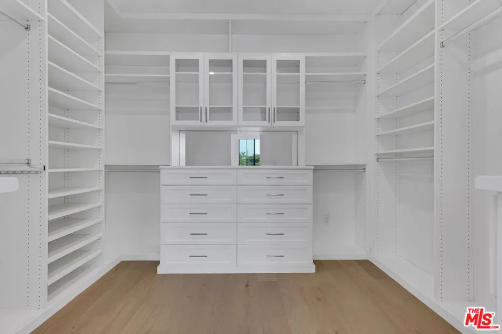 2421 Louella Avenue Los Angeles, CA 90291