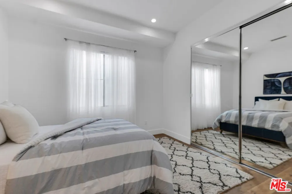 2421 Louella Avenue Los Angeles, CA 90291