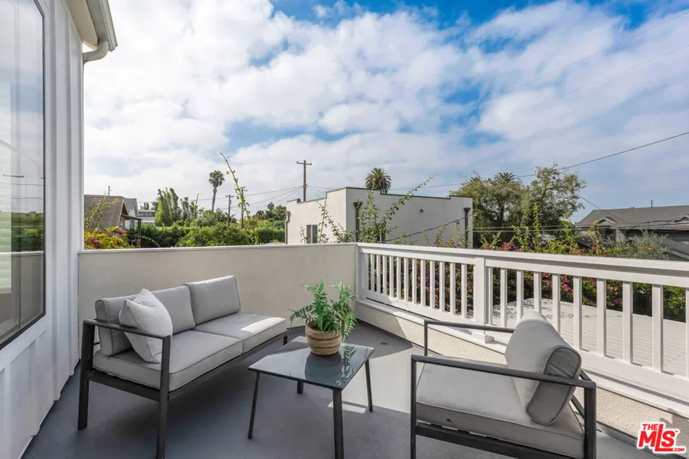 2421 Louella Avenue Los Angeles, CA 90291