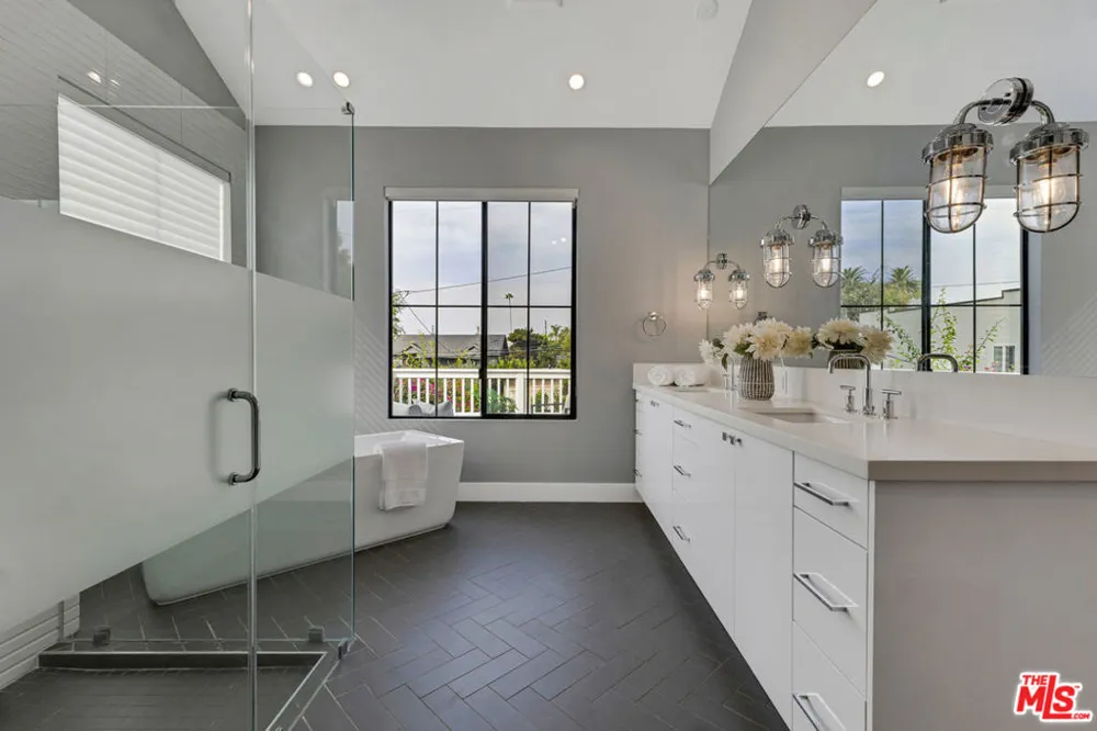 2421 Louella Avenue Los Angeles, CA 90291