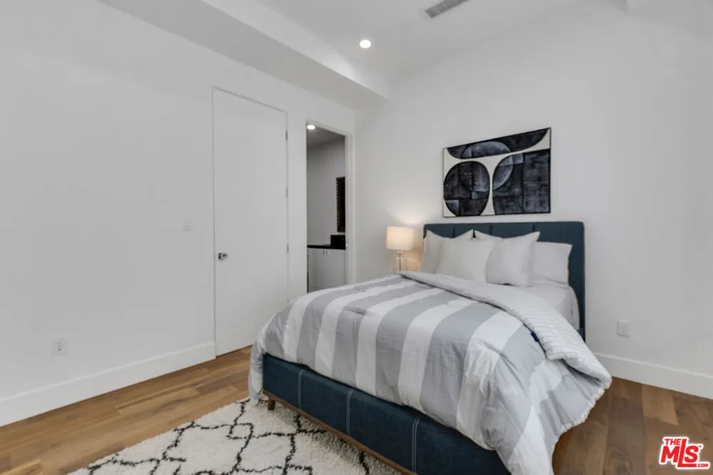 2421 Louella Avenue Los Angeles, CA 90291