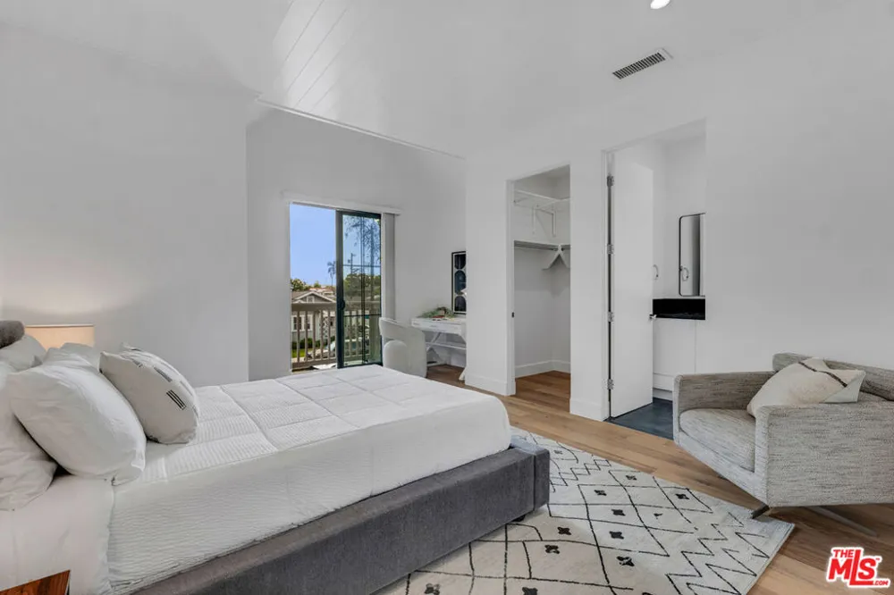 2421 Louella Avenue Los Angeles, CA 90291