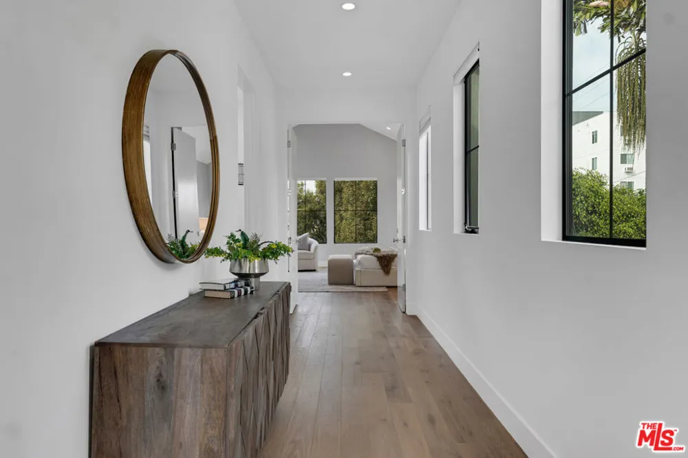 2421 Louella Avenue Los Angeles, CA 90291