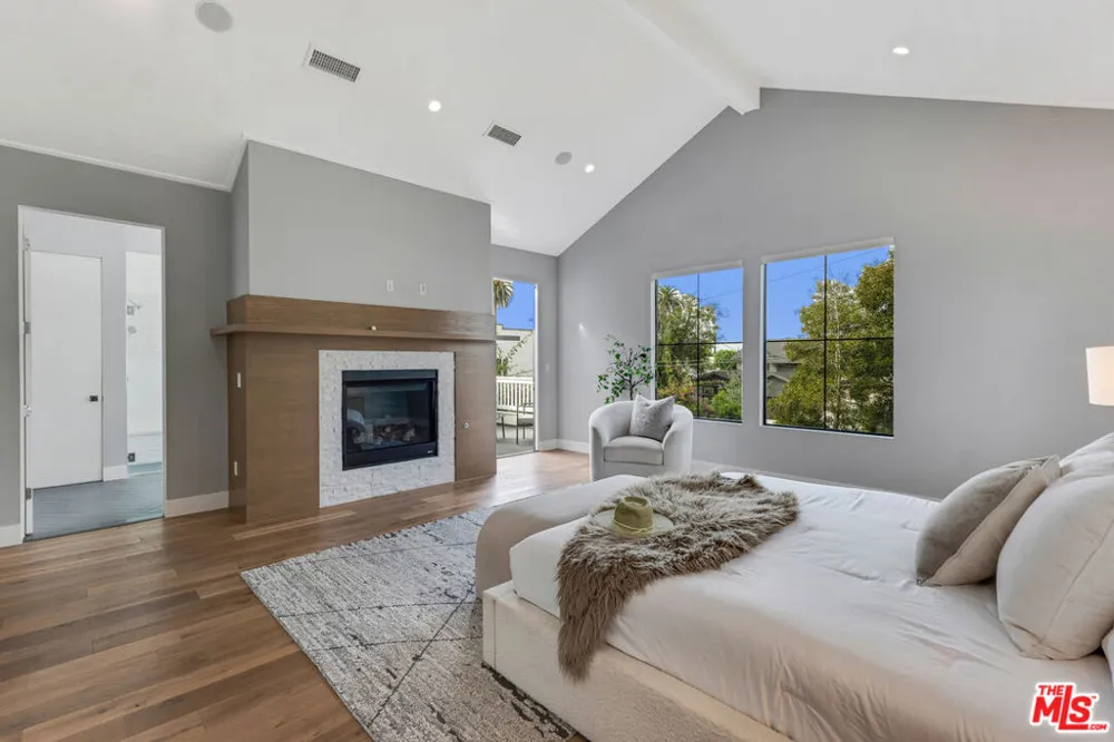 2421 Louella Avenue Los Angeles, CA 90291